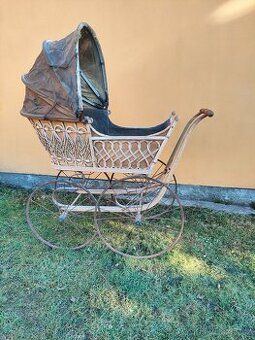 Starožitný proutěný kočárek č. 888