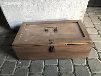 Stará lékárna CO, kufr, bedna