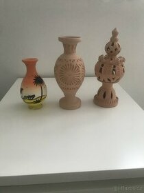 vázičky a svícen