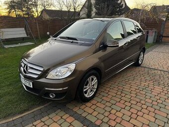 MERCEDES-BENZ B180 1.7i 85kw rok 2011