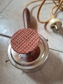 Historický masážní přístroj Omega