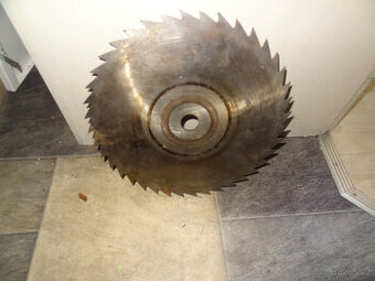 rezny pilovy kotouc 34cm cirkularka okruzni pila NA MATERIAL