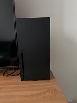 XBOX series X 1TB 2 Ovladače