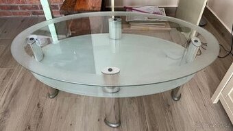 skleněný konferenční stolek