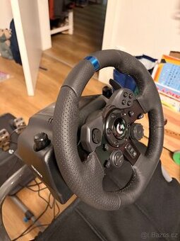 Volant a kreslo Playseat Challenge + Logitech G923