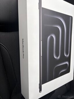 MacBook 15, 16gb, 512 hdd, 14 palců