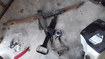 BMW X3 E83 2.0d Xdrive 2008 mechanismus rezervního kola