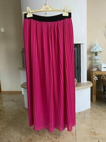 Růžová plisovaná sukně