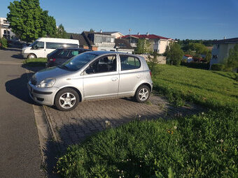 Toyota Yaris 1,0 48 Kw,2004,ČR,NEHAVAR.,82t km, BEZ KOROZE