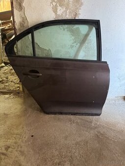 Dily skoda Rapid dvere prave zadni motor CJZ 1.2 66kw