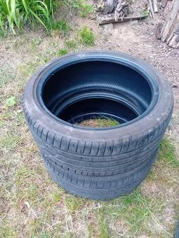 225/40R18