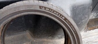 205/40 r18
