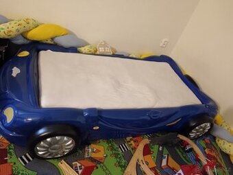 Dětská postel auto