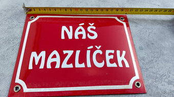Smaltovaná červená cedule Náš mazlíček