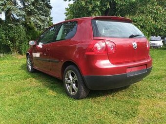 VW golf 1.4 benzín najeto pouze 147000km