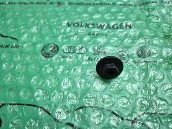 matice k uchycení filtrboxu Škoda Felicia, rezonátoru Škoda