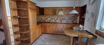 Velká kuchyně z masivu se spotřebiči, 4784