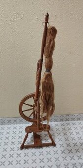 Starý Kolovrátek 120 cm výška. Nálezový stav.