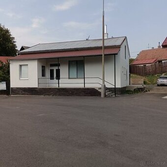Kompletní objekt s dvorkem,prodejna,provozovna - 1