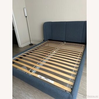 Prodám čalouněnou manželskou postel IKEA 180x200cm