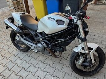 Ducati Monster 696