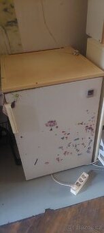 Stara lednice poradna na chalupu na chlazeni piva