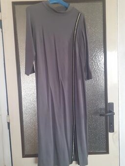 Krásné zimní šedé šaty značky Dmania, XL