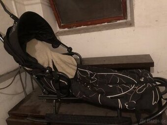 Multifunkční kovové sáňky