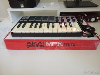 Akai mini kontrolér