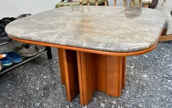 Konferenční stůl s kamennou deskou