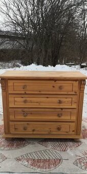 Masivní šuplíková komoda