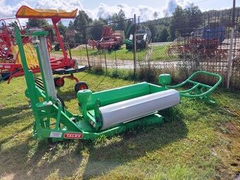 Nesená oviječka kulatých balíků