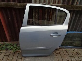 Opel corsa D levé zadní dveře