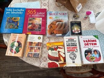 Prodám různé kuchařky  cena za kus.  Praha 6.