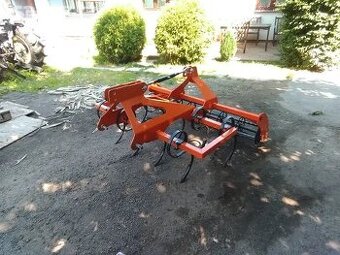 Kultivátor a drobícím válcem , kombinátor 1 . 1,2 , 1,5m