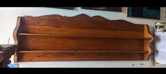 Úžasná velká masivní police