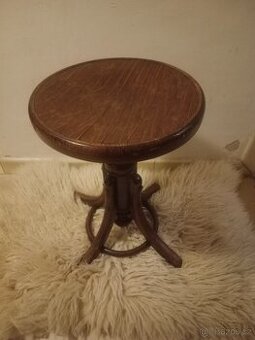 Otočná klavírní židlička Fischel – původní stav, krásný kus