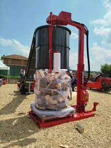 Hydraulická balička dřeva za traktor