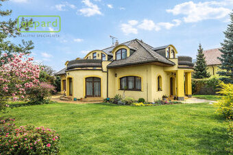 Nadstandardní rodinný dům 6+kk s bazénem, garáží a pozemkem 