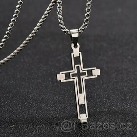 Krásný stříbrný řetízek s křížem z nerezové oceli.
