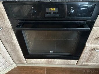 Horkovzdušná trouba Electrolux