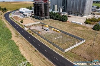 Prodej komerčního pozemku, u hlavní komunikace, Tasovice u Z