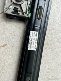 Audi S7 / A7 2011-2018 stahovačka skla 4G8837462A