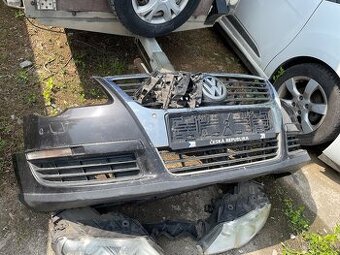Přední nárazník na VW Passat B6.