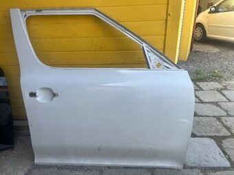 Yeti Prave přední dveře,zadni naraznik.svetlo zadni