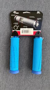 Gripy ODI Elite Flow Lock-on modré