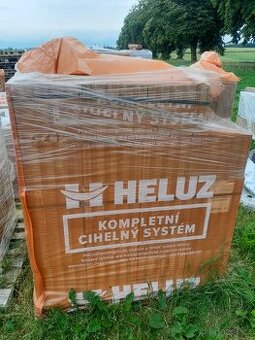 Heluz zbytky ze stavby