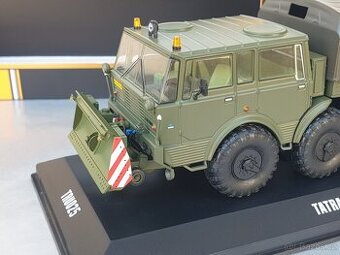 Tatra 813