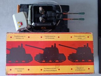 stará hračka tank