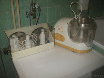 Prodám kuchynský robot mixér ETA Praktik-3024-TOP výbavě.